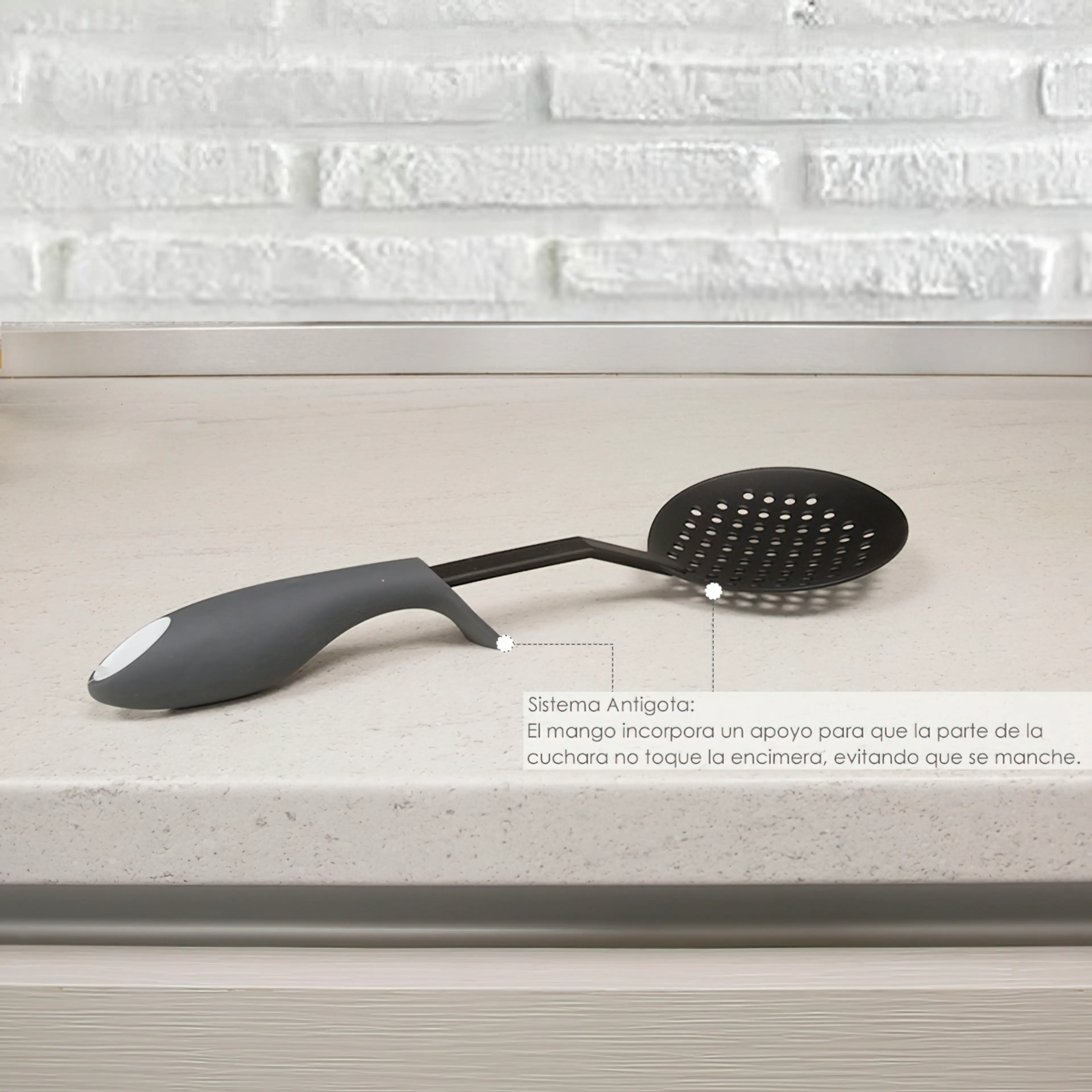 ESPUMADERA COCINA NYLON CON MANGO A