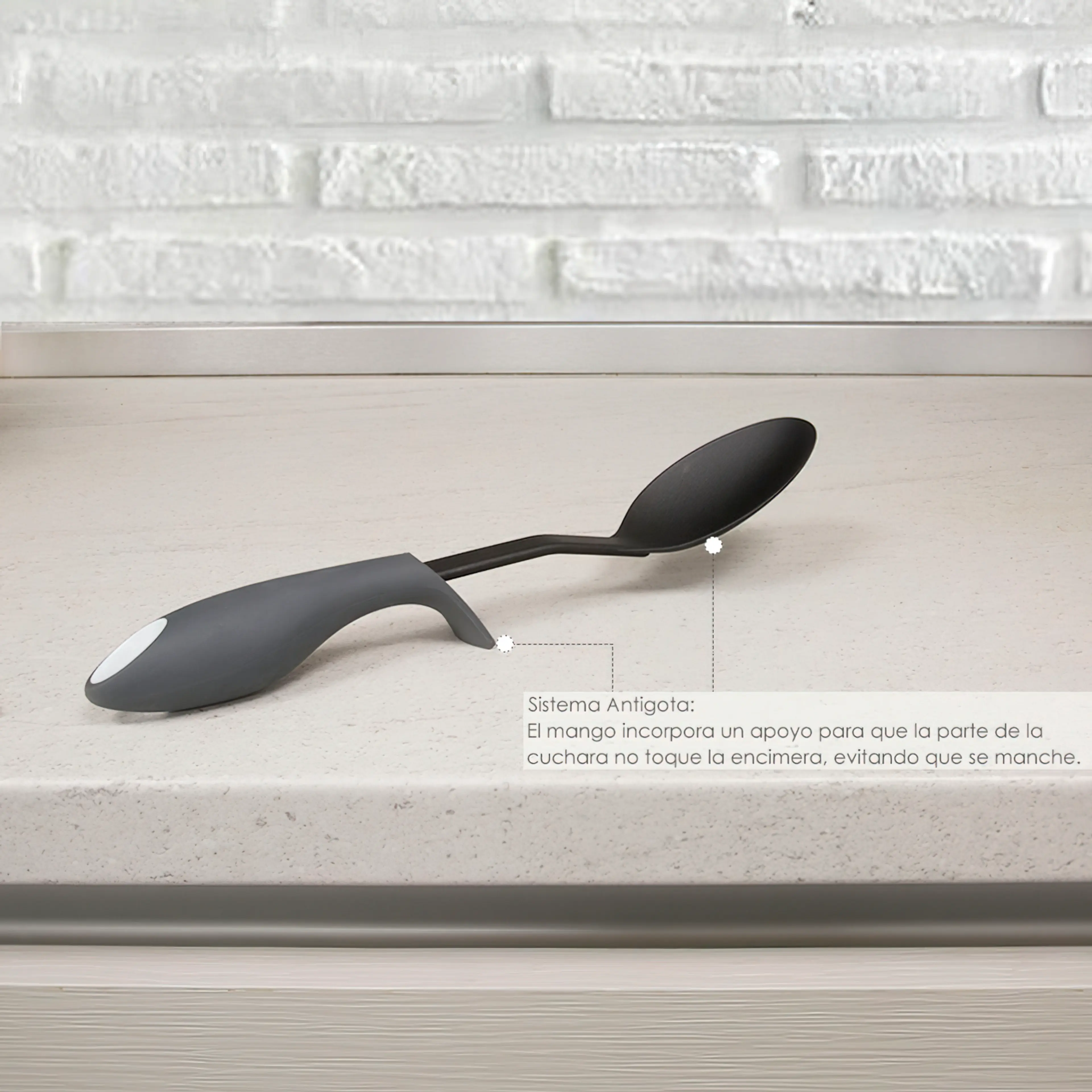 CUCHARA SERVIR COCINA NYLON CON MAN