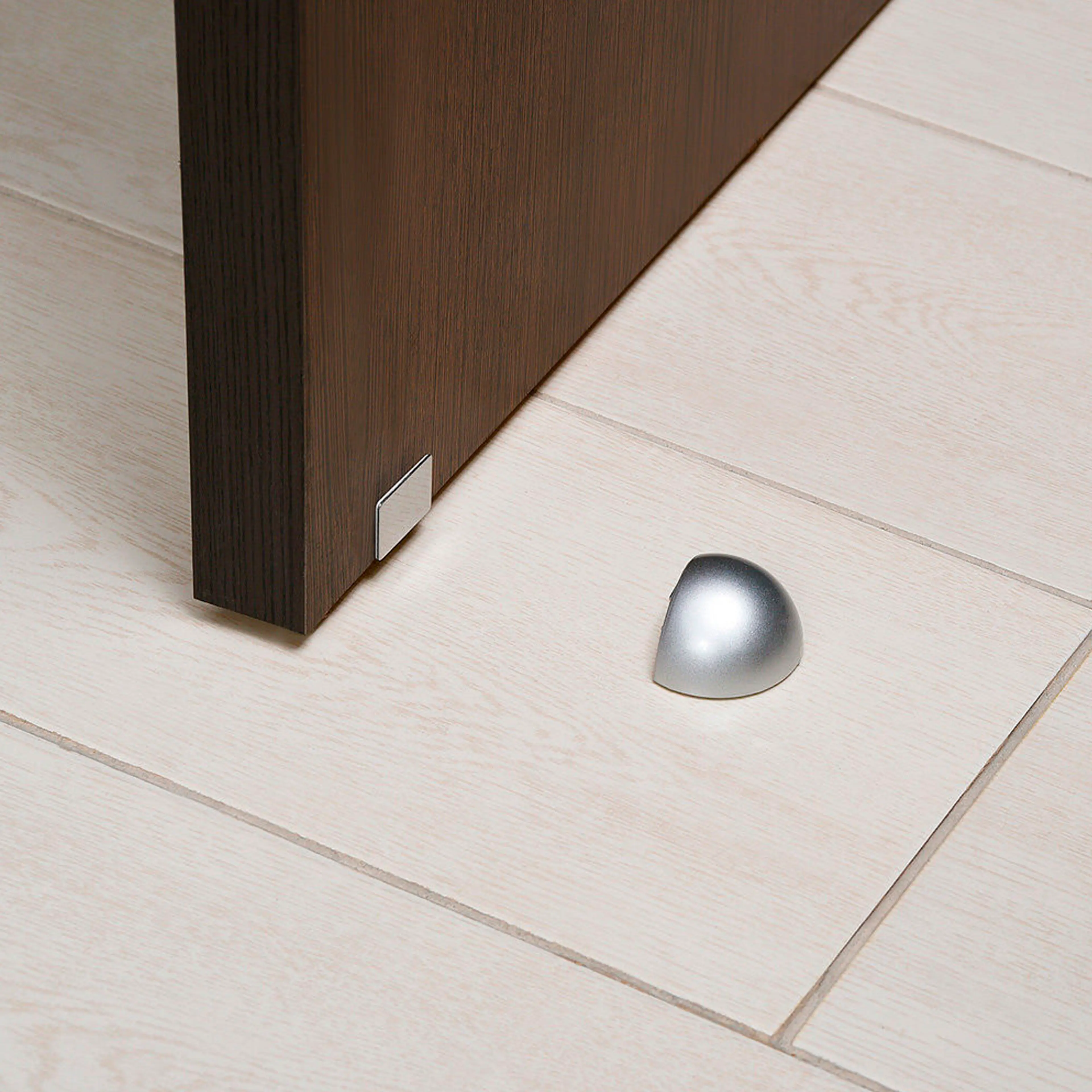 TOPE PUERTA ADHESIVO CON IMÁN RETEN