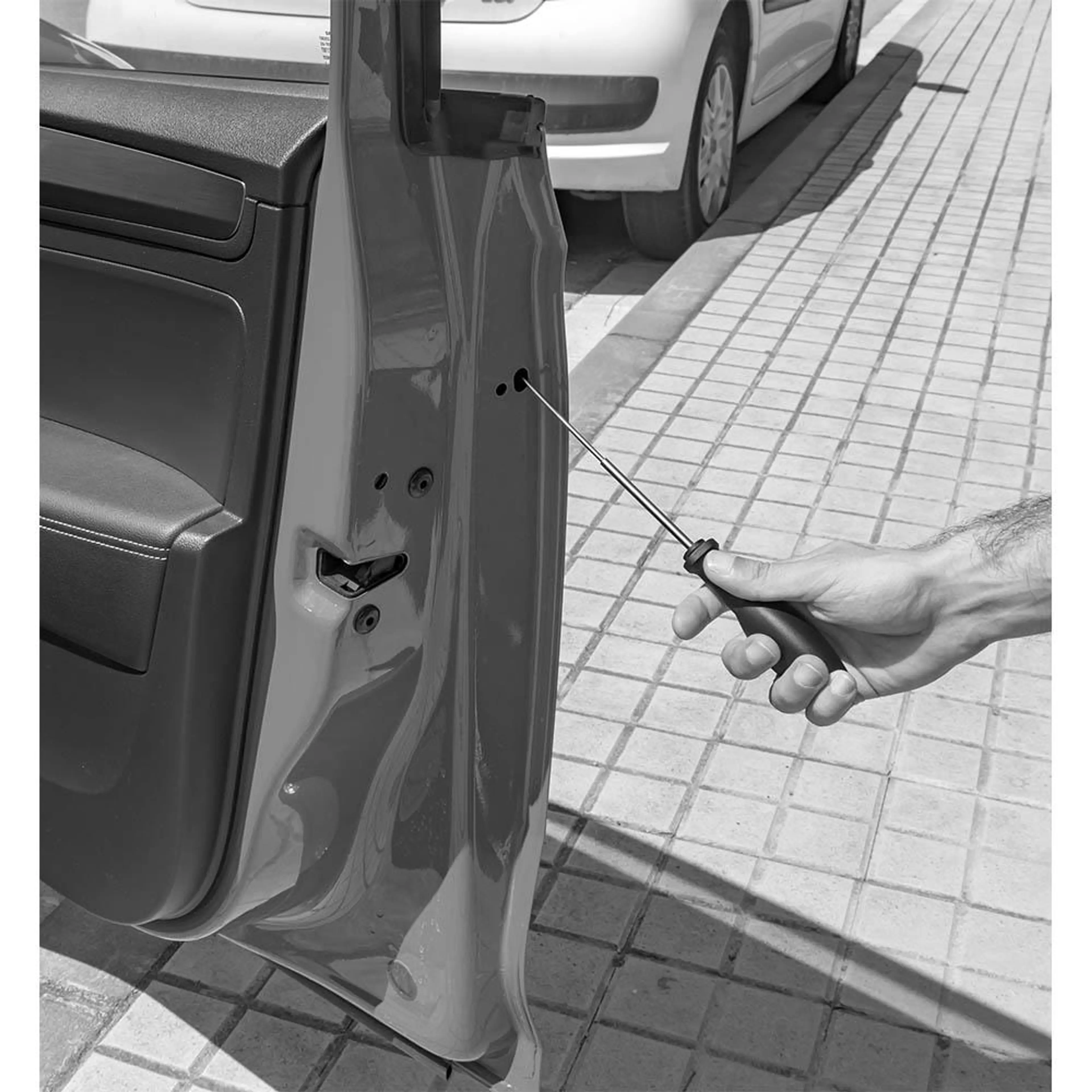 LLAVE PARA MANIJA DE PUERTAS VAG